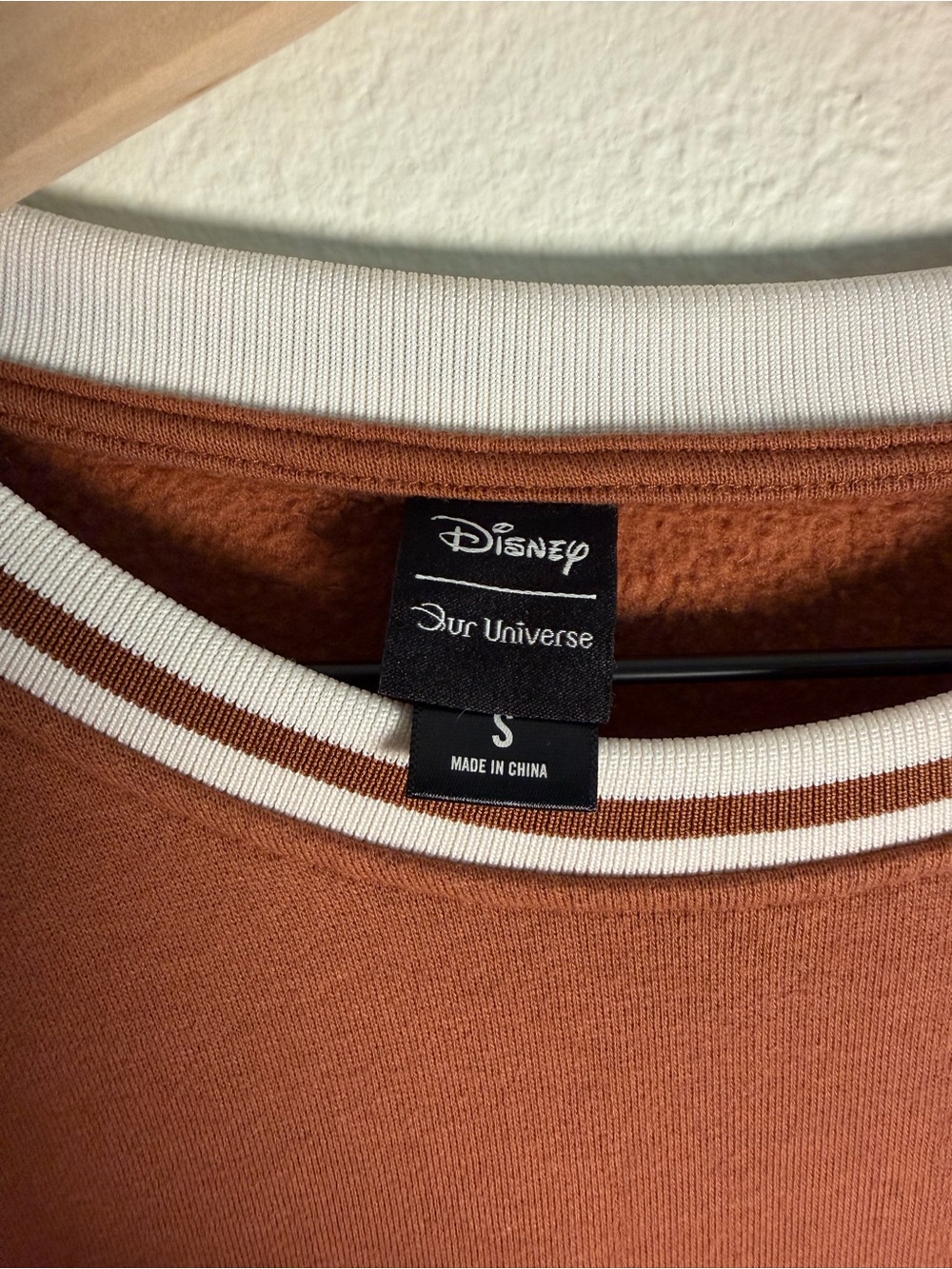 Her Universe Disney Oliver & Company Brown Varsity Sweatshirt S - Picture 3 of 5
